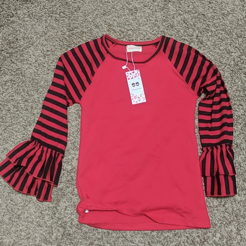 Ruffled sleeve raglan